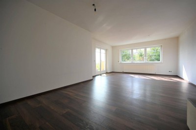 SEEHAM | Großzügige 3 Zimmer-Wohnung mit Sonnenterrasse, Garten &amp; Seeblick