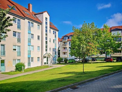 Hell - gepflegt - Laminat – Abstellraum - Pkw-Stellplatz - 2 Zimmer Wohnung in Freiberg mieten