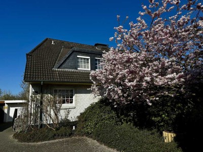 Charmante Doppelhaushälfte mit großem Garten in Borstel-Hohenraden -provisionsfrei-