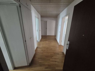 Exklusive 4-Zimmer-Wohnung mit EBK und Stellplatz in Stuttgart