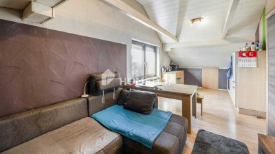 Charmante Dachgeschosswohnung voll möbliert mit großem Dachboden Stellplatz in Westenhausen