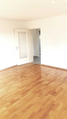 Vollständig renovierte 3-Raum-Wohnung mit Balkon und Einbauküche in Wangen