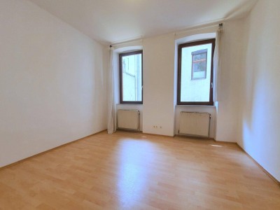 Ruhige zentralbegehbare 3 Zimmer Wohnung - WG geeignet