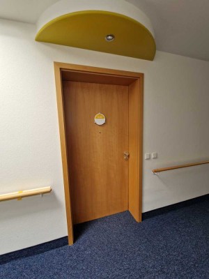 Stilvolle, vollst. renovierte 2-Raum-Penthouse-Wohnung mit geh. Innenausstattung mit EBK in Nürnberg