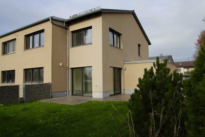 Wohnen der Extraklasse! Exkl. DHH - KFW 55, mit kleinem Appartement in Meitingen