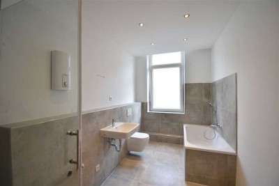 ERSTBEZUG! Großzügige 2-Zimmer-Altbau-Whg mit moderner Ausstattung