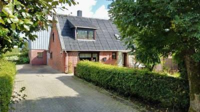 Sanierung oder Neubau – großzügiges Grundstück mit Haus und Scheune in Wobbenbüll