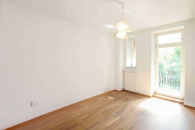 Charmante 3-Zimmer-Altbauwohnung mit Süd-Balkon in München!