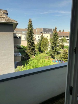 Helle & Ruhige vermietete 2 Zi.Whg. in Dellbrück, Balkon, Bad mit Fenster
