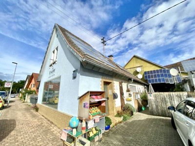 Sanierungsbedürftiges Einfamilienhaus mit Büro, Scheune und Werkstatt