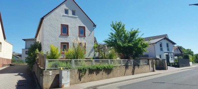 Großes Zweifamilienhaus mit viel Platz