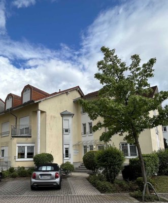 Helle Souterrainwohnung mit Stellplatz in ruhiger Lage