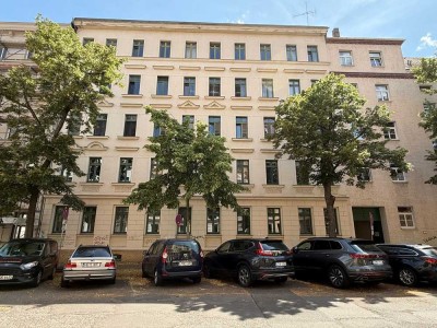 Nähe Mariannenpark, helle Wohnung im Hochparterre mit Balkon, Bad mit Fenster&Wanne, PKW Platz mgl.