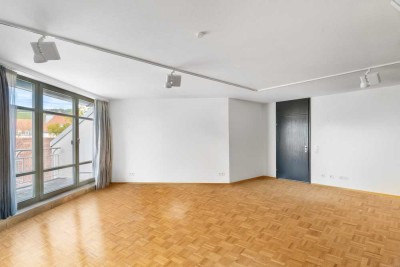 Großzügige Eigentumswohnung mit zwei Stellplätzen in bester Innenstadtlage