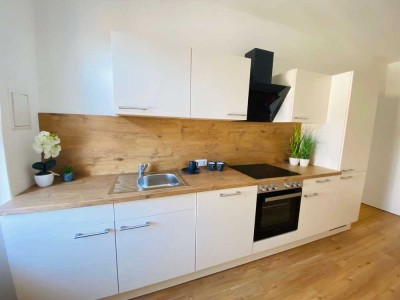 �� � � - Ihr neues Zuhause: Helle 3-Raumwohnung in Stadtfeld Ost mit Balkon und moderner Küche�