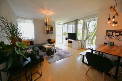 Helle Dachgeschoßwohnung mit Balkon in den grünen Innenhof &amp; Tiefgaragenplatz