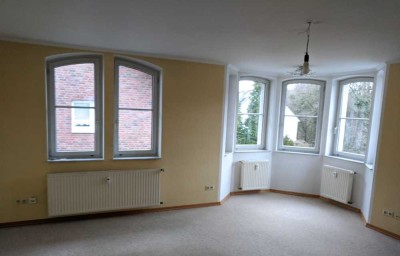 Schöne, 2-Zi-Wohnung KDB mit Erker und Einbauküche in Schlebusch