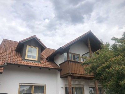 Helle, ruhige 2-Raum-DG-Wohnung mit Balkon, Beratzhausen