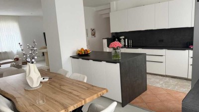 Helle 3,5-Zimmer-Erdgeschosswohnung mit separatem Eingang in ruhiger Lage