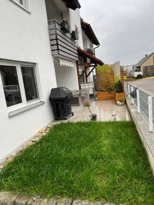 � Charmante 3.5-Zimmer-Erdgeschosswohnung mit großer Terrasse in gepflegtem 6-Familienhaus