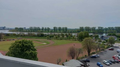 Attraktive, gut geschnittene 4-Zimmer-Wohnung mit Blick auf den Rhein, Biebesheim