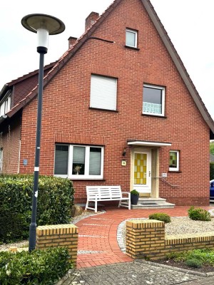 freistehendes ZFH mit Nebengebäude