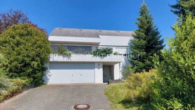 Freistehendes Einfamilienhaus mit großem Garten