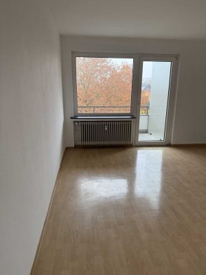 Erstbezug nach Renovierung: Helle 3-Zi-Wohnung mit Balkon in Paderborn