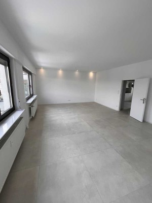 Exklusive 3 Zimmer Wohnung mit Balkon und Einbauküche in Mörfelden