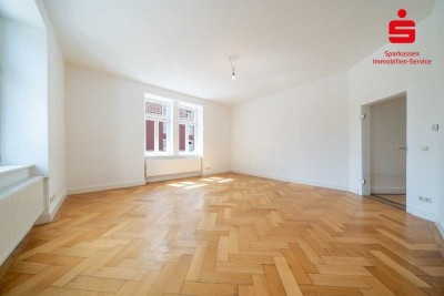 Repräsentative Altbauwohnung in der Belle-Étage - klassischer Charme trifft großzügiges Raumgefühl