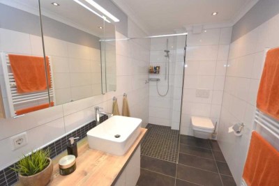 NEU! 3 Zimmer im Hochparterre mit schöner Küche, ruhige Lage mit Grünblick in Bedingrade !!!