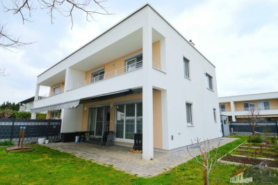 Doppelhaushälfte mit Blick auf den Neufeldersee - Keller - Doppelcarport - Kaminanschluss