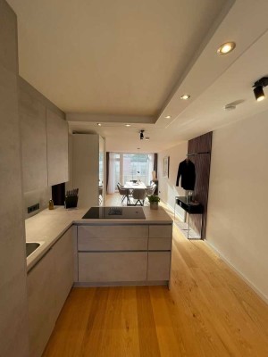 Stilvolle 2-Zimmer-Dachgeschosswohnung mit Süd-West-Balkon im Herzen von Neuhausen – Provisionsfrei