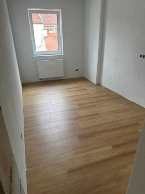 WG-Zimmer in sanierter Wohnung zentral in Würzburg mit Einbauküche mit und ohne Balkon ab sofort!