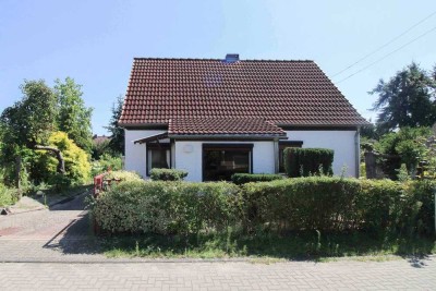 Modernisierungsbedürftiges EFH mit 5 Zimmern, großem Grundstück und sofort bezugsfrei