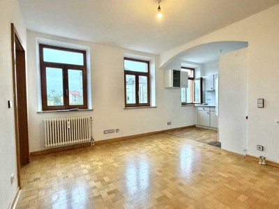 LAYER IMMOBILIEN: 2-Zimmer-Wohnung in Augsburg-Oberhausen