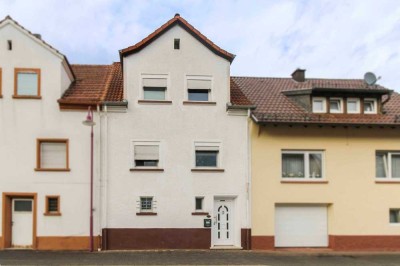 Sofort wohlfühlen: 5-Zi.-RMH mit sonnigem Garten und Terrasse in Merzalben