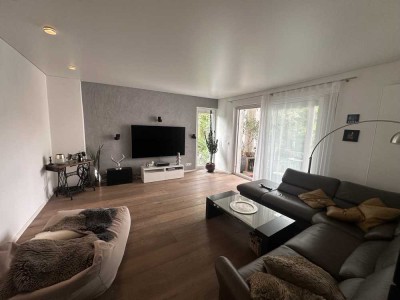 Moderne  Teil-möblierte  5,5-Raum-Wohnung in Köln Neustadt-Süd / WG geeignet