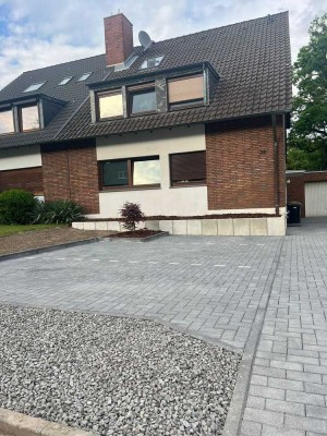 � Stilvolle 1,5-Zimmer-Dachgeschosswohnung mit Einbauküche in Mülheim-Speldorf