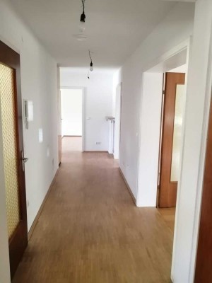 Modernisierte 3-Raum-Wohnung mit Balkon und Einbauküche in Sersheim-74372