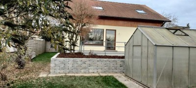 Wohnung in Einfamilienhaus mit grosen Garten, Stellplätze und Garage in Blaubeuren-Seißen