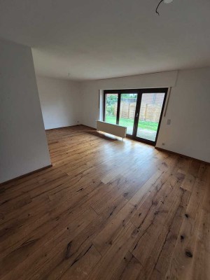 Gepflegte 2-Zimmer-Erdgeschosswohnung mit großzügiger Terrasse und Garten in Rheda