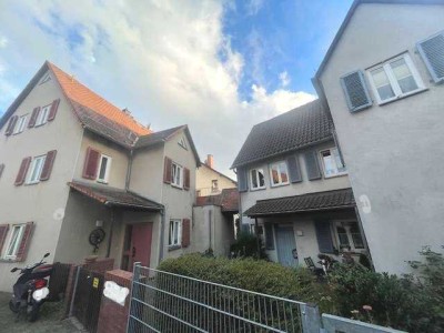 "Seltene Gelegenheit" - 2 Häuser mit 4 Wohnungen - Oberurseler Altstadt!