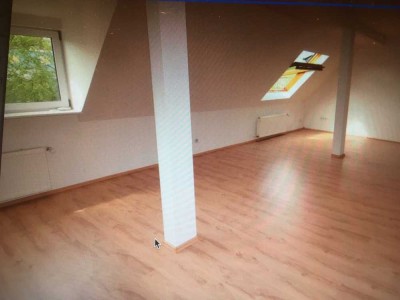 Moderne, helle 4-5 Zimmer-DG-Wohnung in Essen Bergeborbeck