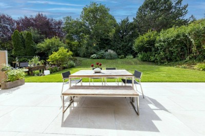 PURE ENTSPANNUNG! Riesiger Garten mit Blick ins Grüne I auch ideal f. gewerbliche Nutzung I Garage I Alarmanlage I
