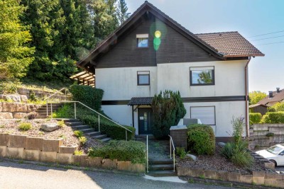 Ein Zweifamilienwohnhaus mit Viel Platz. Viel Aussicht. Viel Zuhause.