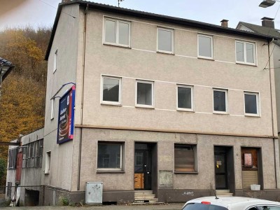 Mehrfamilienhaus mit Gewerbeeinheit