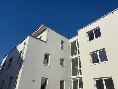 3 Zi Wohnung mit Parkett / Terrasse/ EBK/ Stellplatz uvm. im Herzen von Maintal