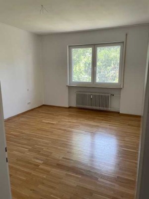 Helle 3-Zimmer-EG-Wohnung mit Terrasse in Nürnberg