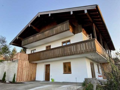 Gepflegte Helle Doppelhaushälfte mit Garten in Grabenstätt